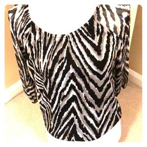 I.N.C. Black/White 3/4 sleeve top💕
